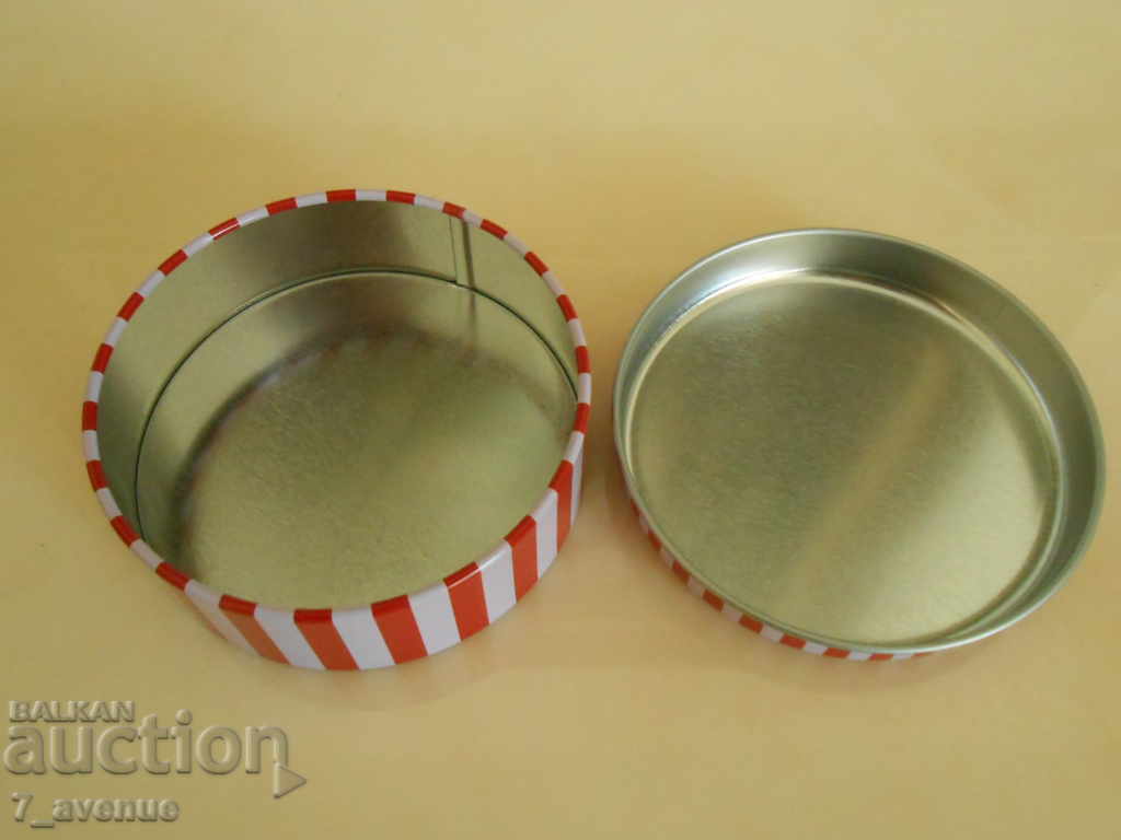 Interesting collector's box, WOMAN in a bathing suit - 5 Interesting collector's box, WOMAN in a bathing suit - 5