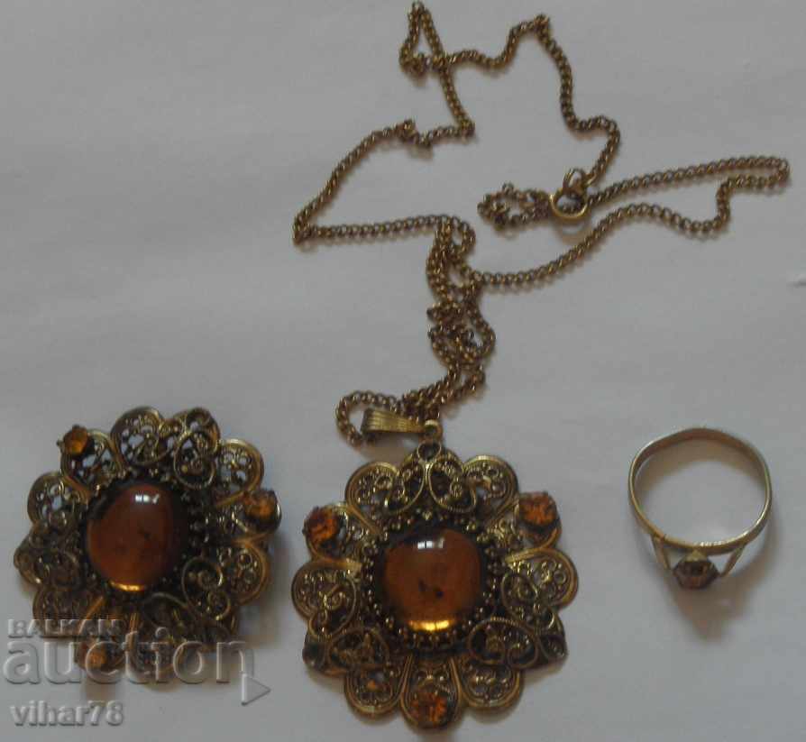 medallion-brooch, ring set