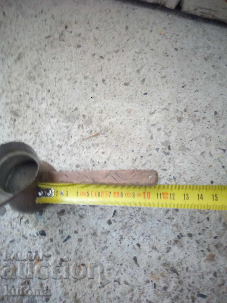 Auction An old little copper pot Auction An old little copper pot