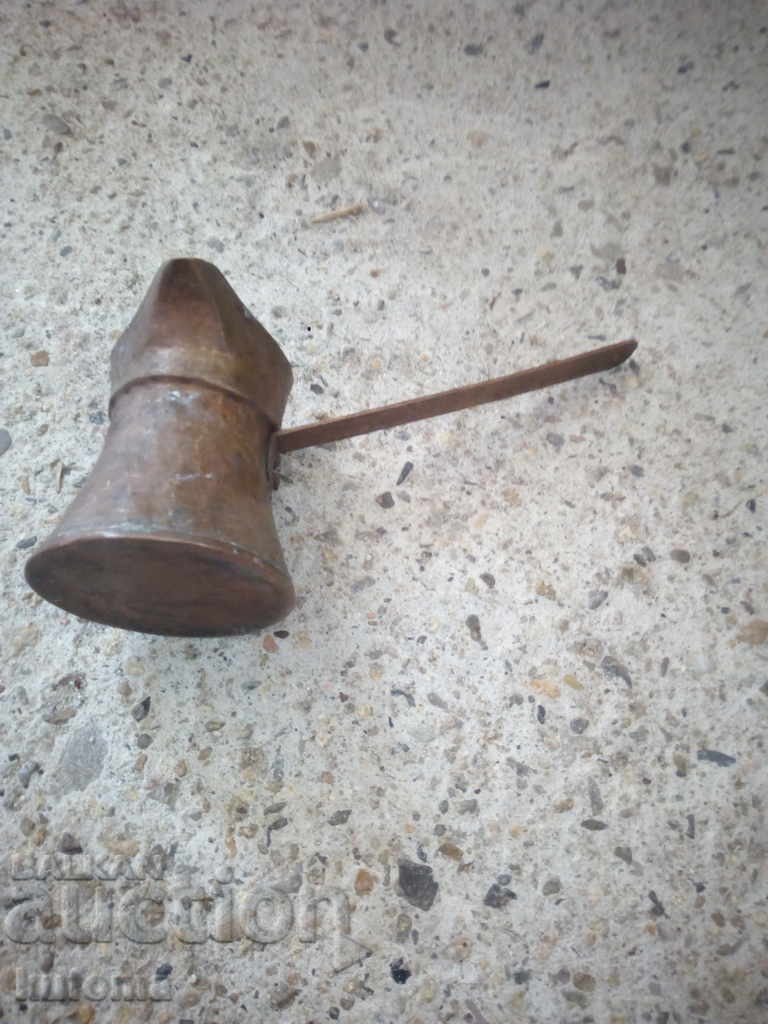 Delivery of An old little copper pot Delivery of An old little copper pot