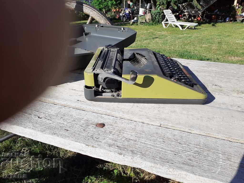 Παλιά γραφομηχανή Χέβρος 1300 - 6 Παλιά γραφομηχανή Χέβρος 1300 - 6