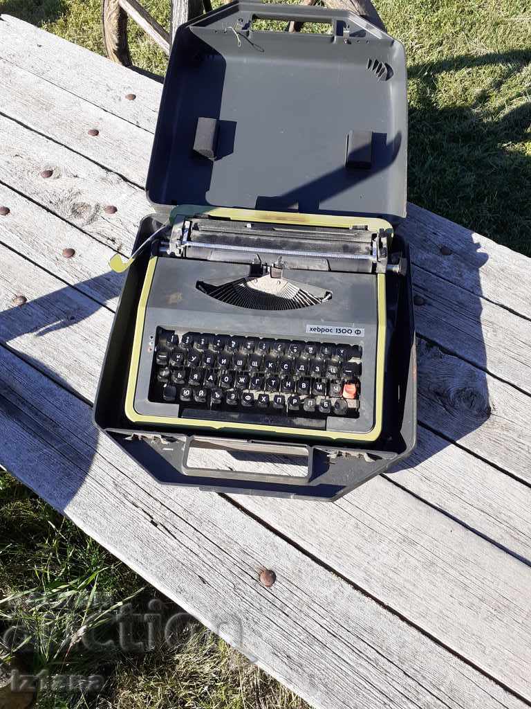 Old typewriter Hebros 1300