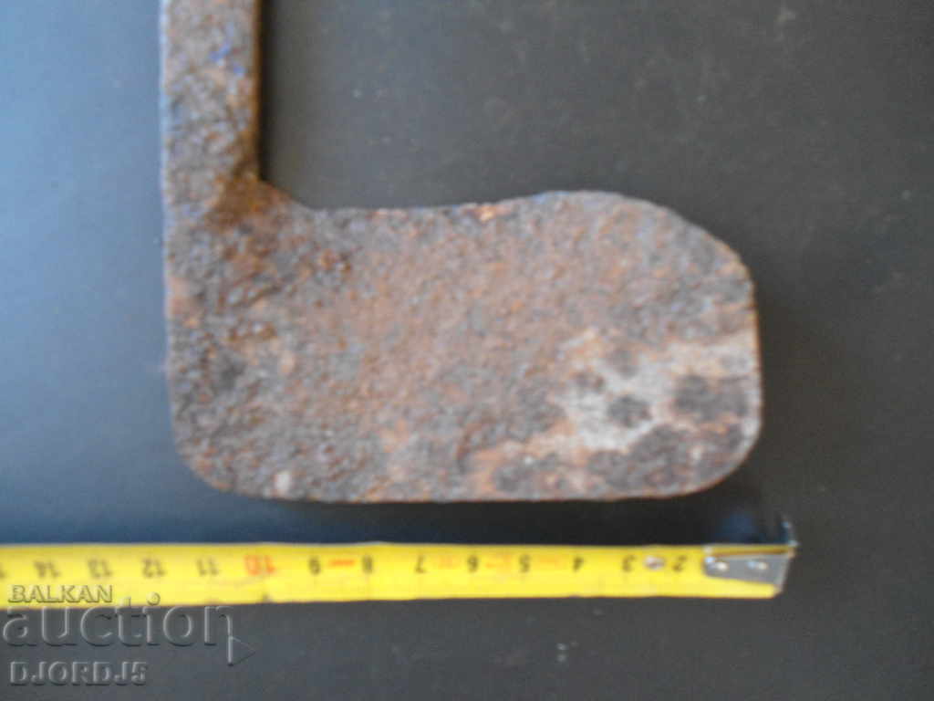 Auction Old hoof trimming tool Auction Old hoof trimming tool