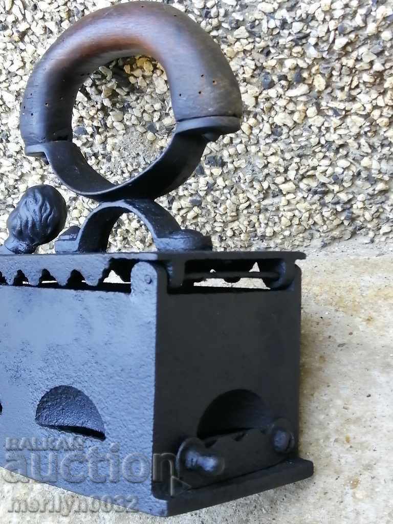 Παλιά σιδήρου στην πυρκαγιά - 5