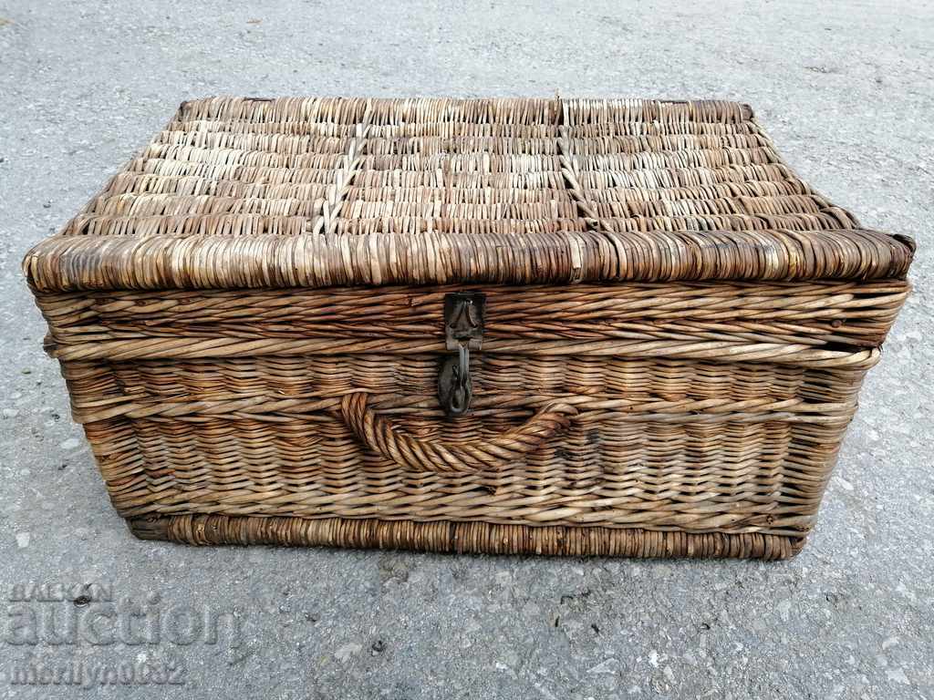 Delivery of Wicker trunk, wicker basket, panner box basket Delivery of Wicker trunk, wicker basket, panner box basket