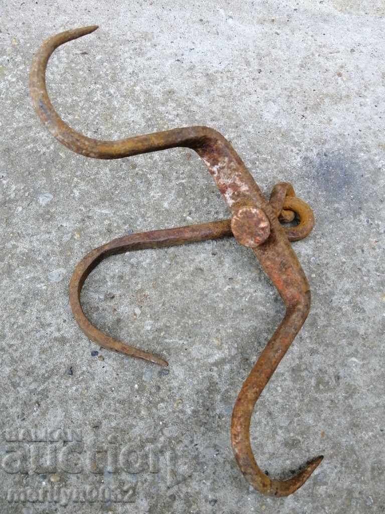 Forged buttock, hook, wrought iron with price 29.00 BGN | € 14.83