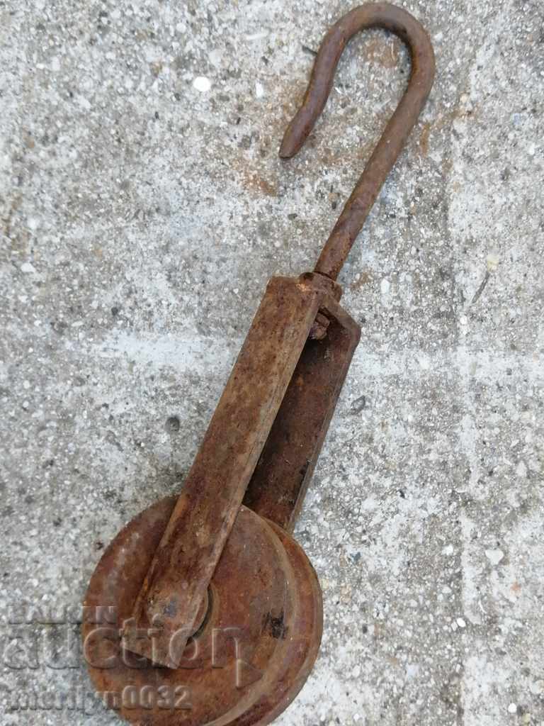 Auction  Old forged roller polystyrene wrought iron