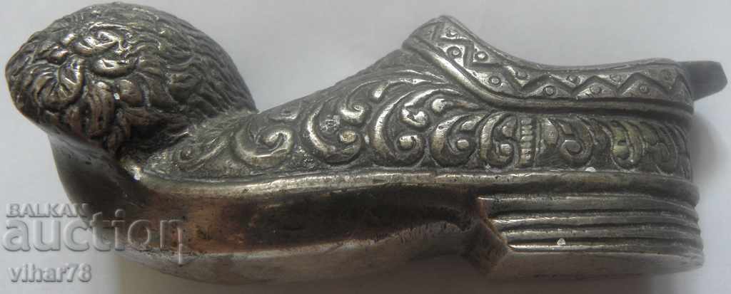 UN PENTRU ȚIGĂRI FOARTE INTERESANT