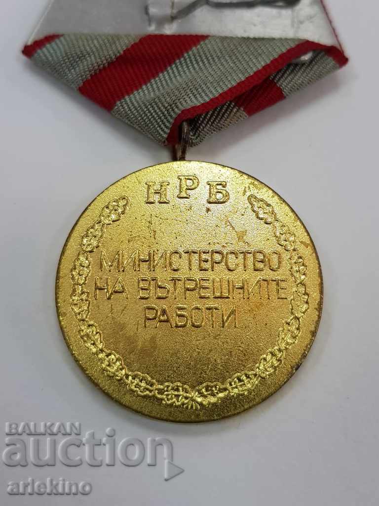 Доставка на Рядък български комунистически медал За Заслуги МВР НРБ