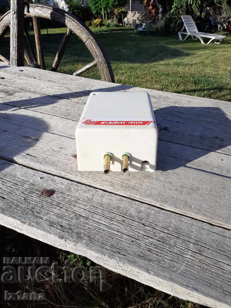 Παράδοση Παλιό στιγμιαίο θερμοσίφωνα Eldom Παράδοση Παλιό στιγμιαίο θερμοσίφωνα Eldom