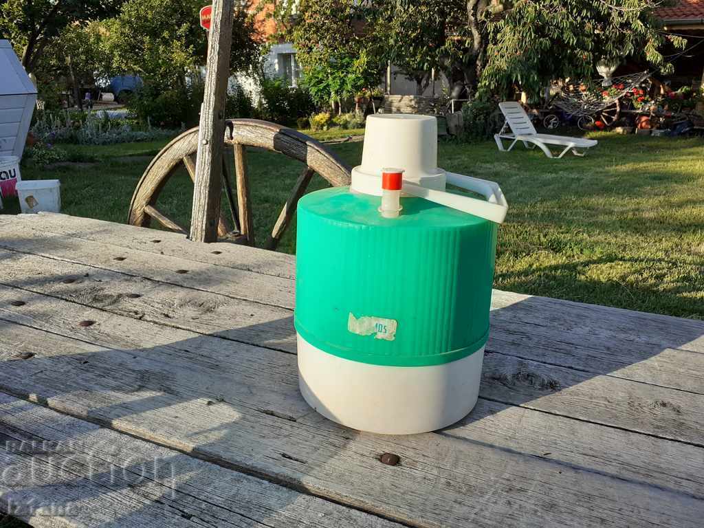 An old thermos with price 28.00 BGN | € 14.32 An old thermos with price 28.00 BGN | € 14.32