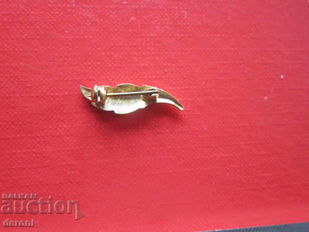 Great gilded hunting badge feather badge with price 10.00 BGN | € 5.11 Great gilded hunting badge feather badge with price 10.00 BGN | € 5.11