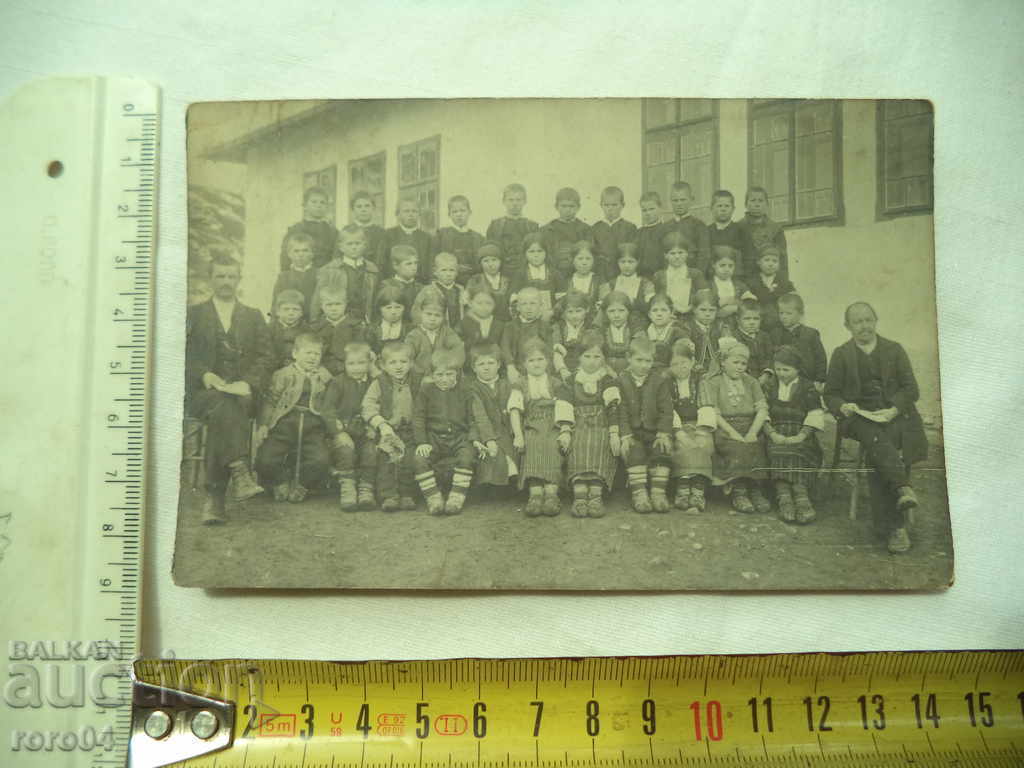 Licitație COPII ÎN COSTUME - PROFESORI - STUDENȚI - PRIMI GRADI