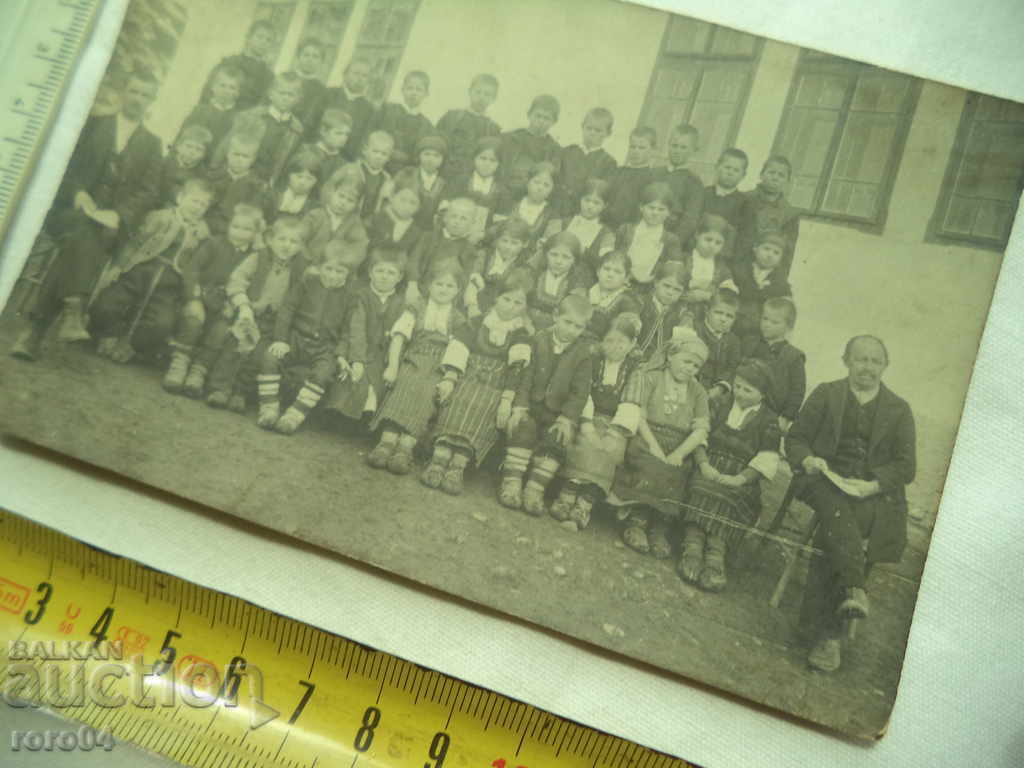 CHILDREN IN COSTUMES - TEACHERS - STUDENTS - FIRST GRADES - 5 CHILDREN IN COSTUMES - TEACHERS - STUDENTS - FIRST GRADES - 5