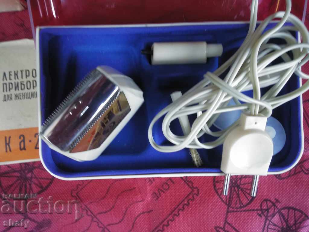 Old women's clipper and other manipulations. - 5