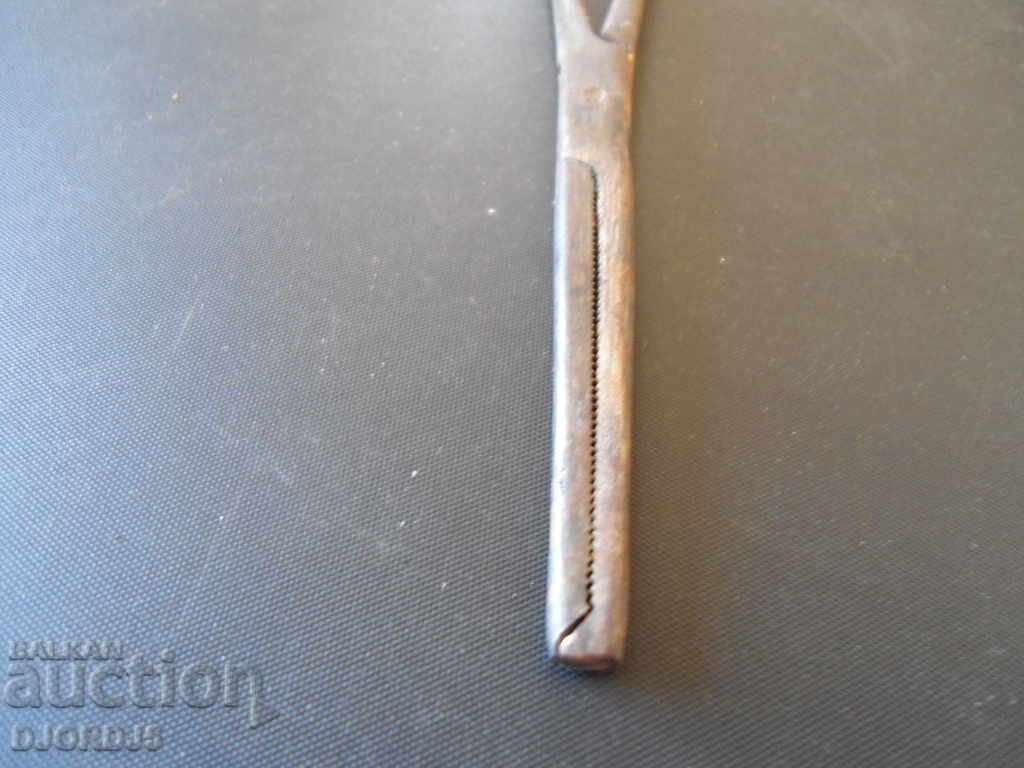 Old specialized pliers with price 3.00 BGN | € 1.53 Old specialized pliers with price 3.00 BGN | € 1.53