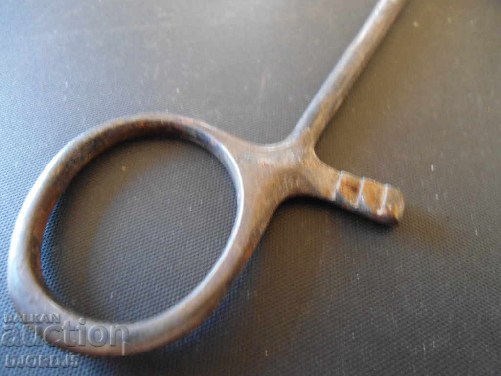 Delivery of Old specialized pliers Delivery of Old specialized pliers