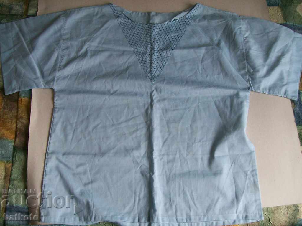 Όμορφη καλοκαιρινή γυναικεία μπλούζα