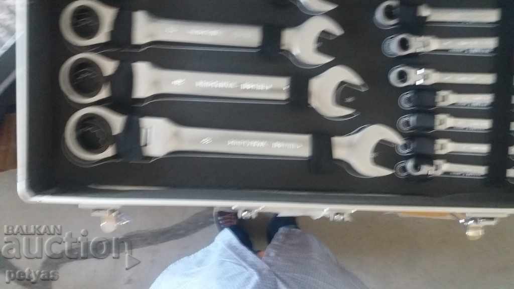 Set de chei cu clichet de la 6 mm la 32 mm KraftRoyal cu preț 155.50 BGN | € 79.51