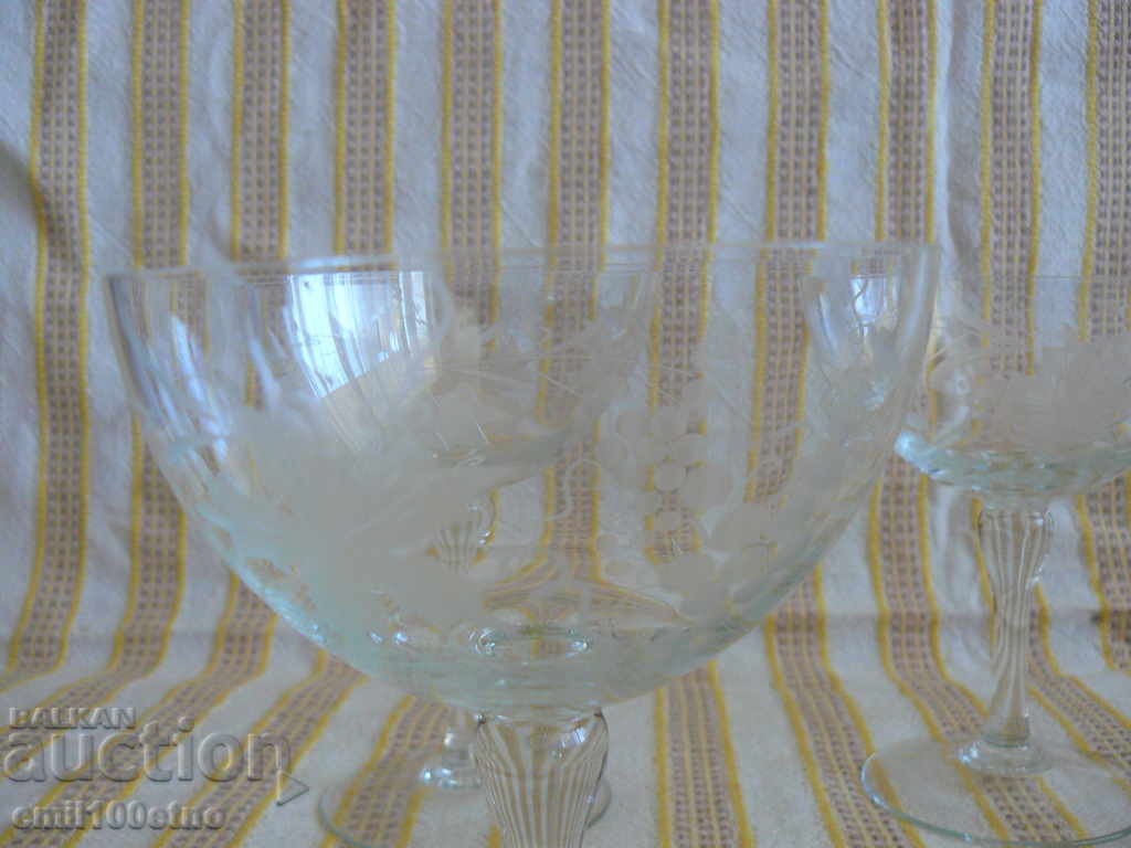 Set of 6 cocktail glasses engraved glass with price 22.00 BGN | € 11.25 Set of 6 cocktail glasses engraved glass with price 22.00 BGN | € 11.25