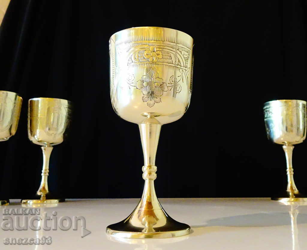 English goblet, wine glass, bronze with price 79.00 BGN | € 40.39 English goblet, wine glass, bronze with price 79.00 BGN | € 40.39