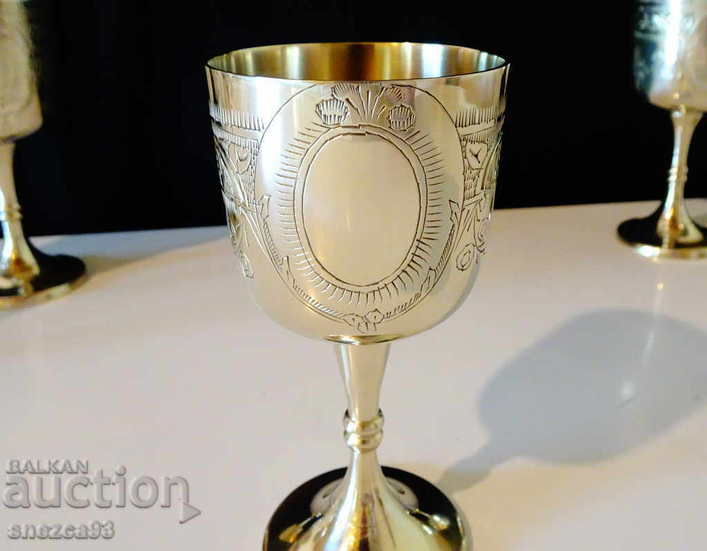 Auction English goblet, wine glass, bronze Auction English goblet, wine glass, bronze