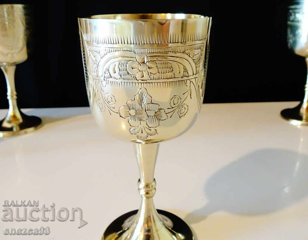 Delivery of English goblet, wine glass, bronze Delivery of English goblet, wine glass, bronze