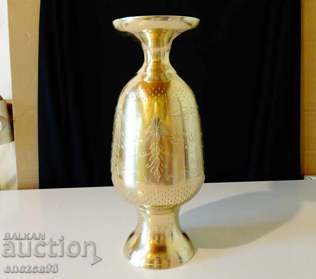 Delivery of Magnificent British bronze vase 30 cm. Delivery of Magnificent British bronze vase 30 cm.
