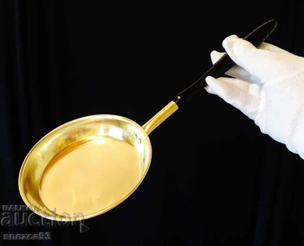 German bronze pancake pan with price 25.00 BGN | € 12.78 German bronze pancake pan with price 25.00 BGN | € 12.78