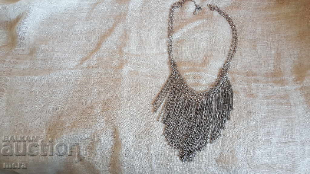 Delivery of Necklace Delivery of Necklace