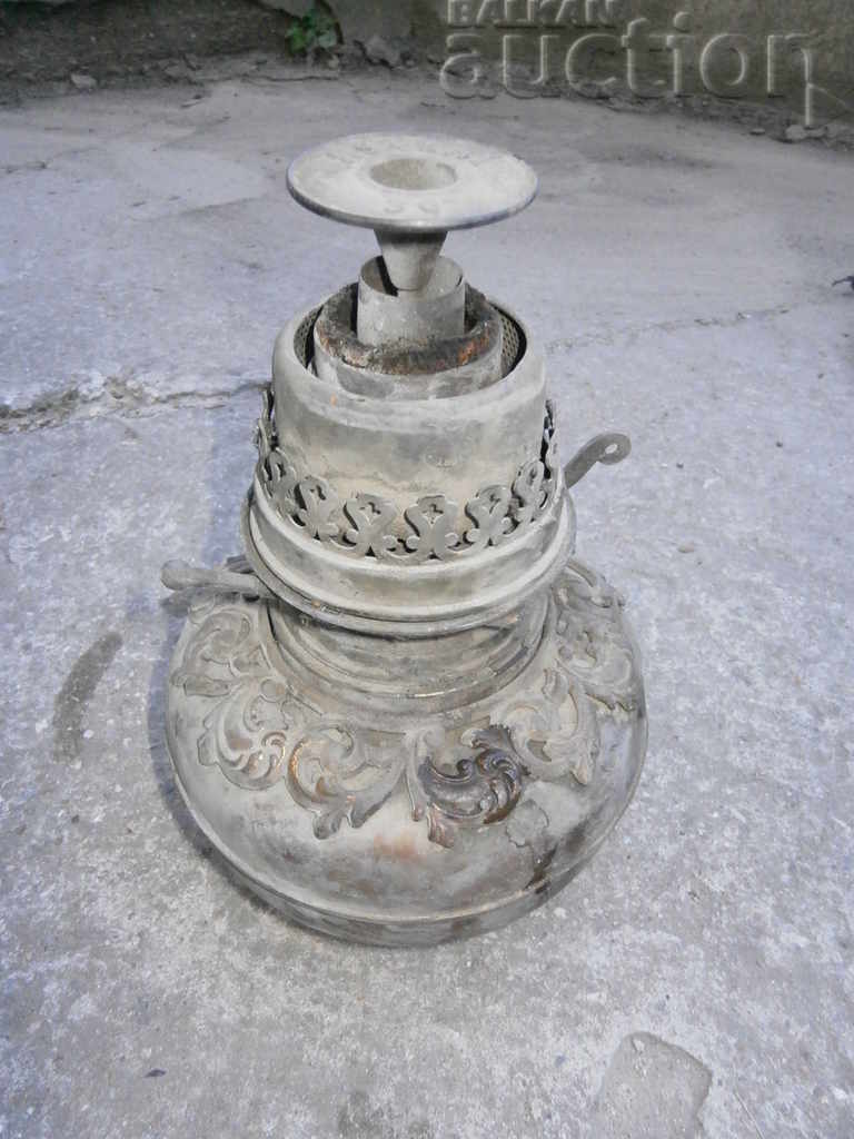 старинна лампа резервоар от газов полилей