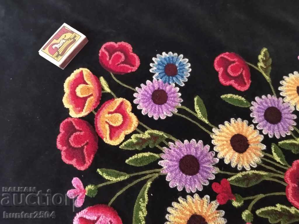 2 μαξιλάρια με πλάτη διαστ. 65x50εκ. βελούδο με τιμή € 29.95 | 58.58 BGN 2 μαξιλάρια με πλάτη διαστ. 65x50εκ. βελούδο με τιμή € 29.95 | 58.58 BGN