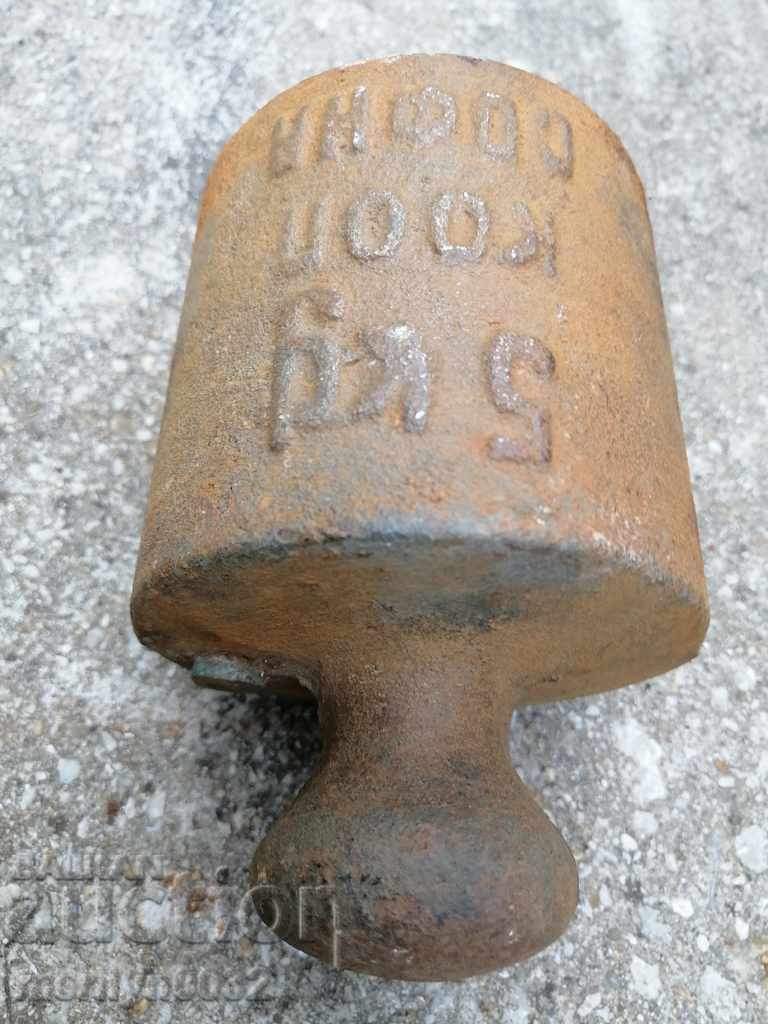 Delivery of Old weighing scale, exaggeration, kilogram control weight Delivery of Old weighing scale, exaggeration, kilogram control weight