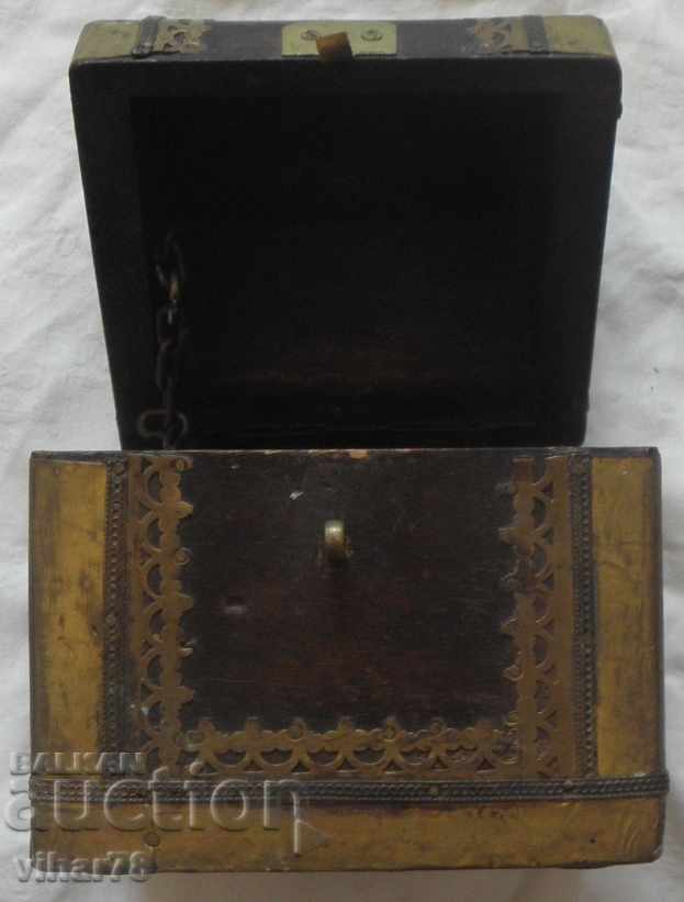 SMALL BOX WITH METAL HARDWARE - 5 SMALL BOX WITH METAL HARDWARE - 5