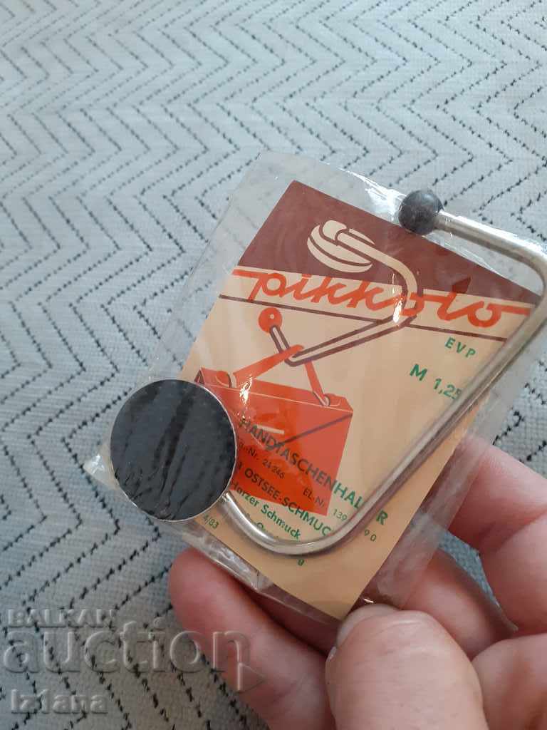 Delivery of Old handbag hanger Delivery of Old handbag hanger