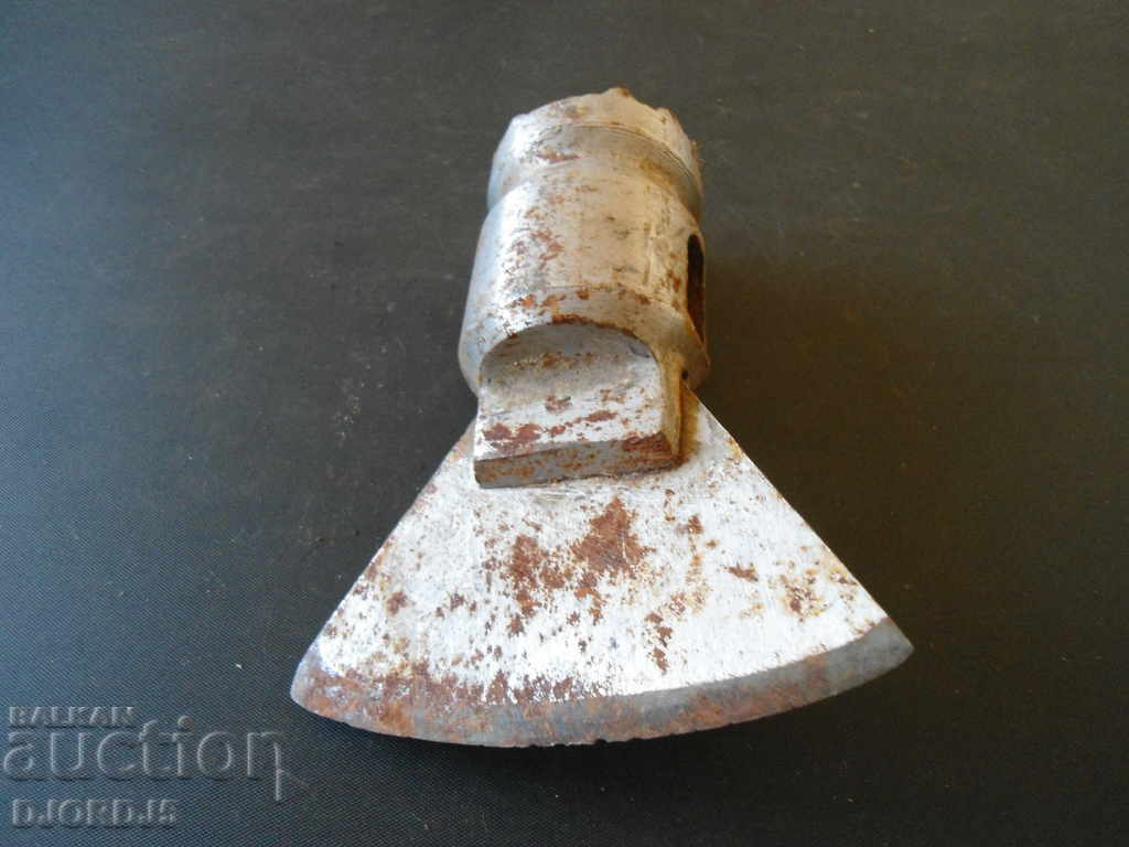 Παλιά μικρό τσεκούρι, τσεκούρι με τιμή 5.00 BGN | € 2.56 Παλιά μικρό τσεκούρι, τσεκούρι με τιμή 5.00 BGN | € 2.56