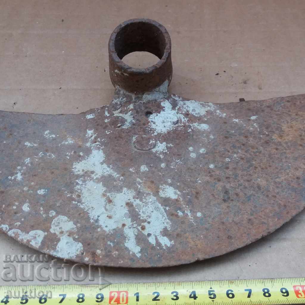Auction OLD SOLID FORGED RENAISSANCE HOE - HUGE Auction OLD SOLID FORGED RENAISSANCE HOE - HUGE