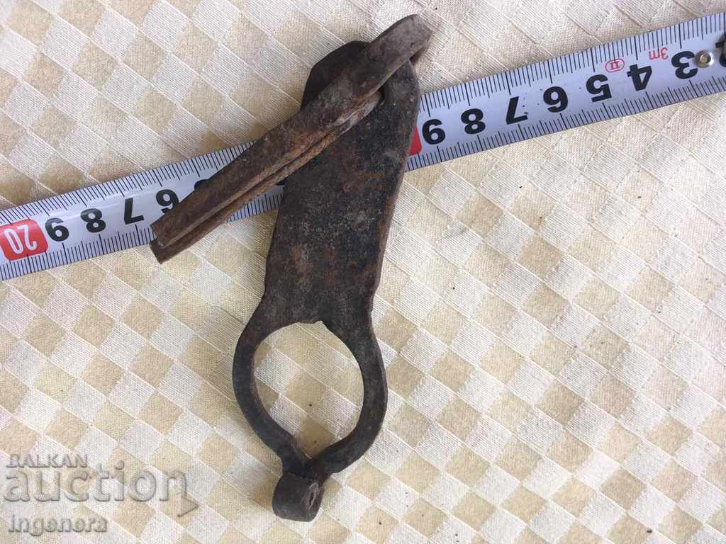 GATE LATCH OLD WROUGHT IRON IN TWO PARTS - 5 GATE LATCH OLD WROUGHT IRON IN TWO PARTS - 5