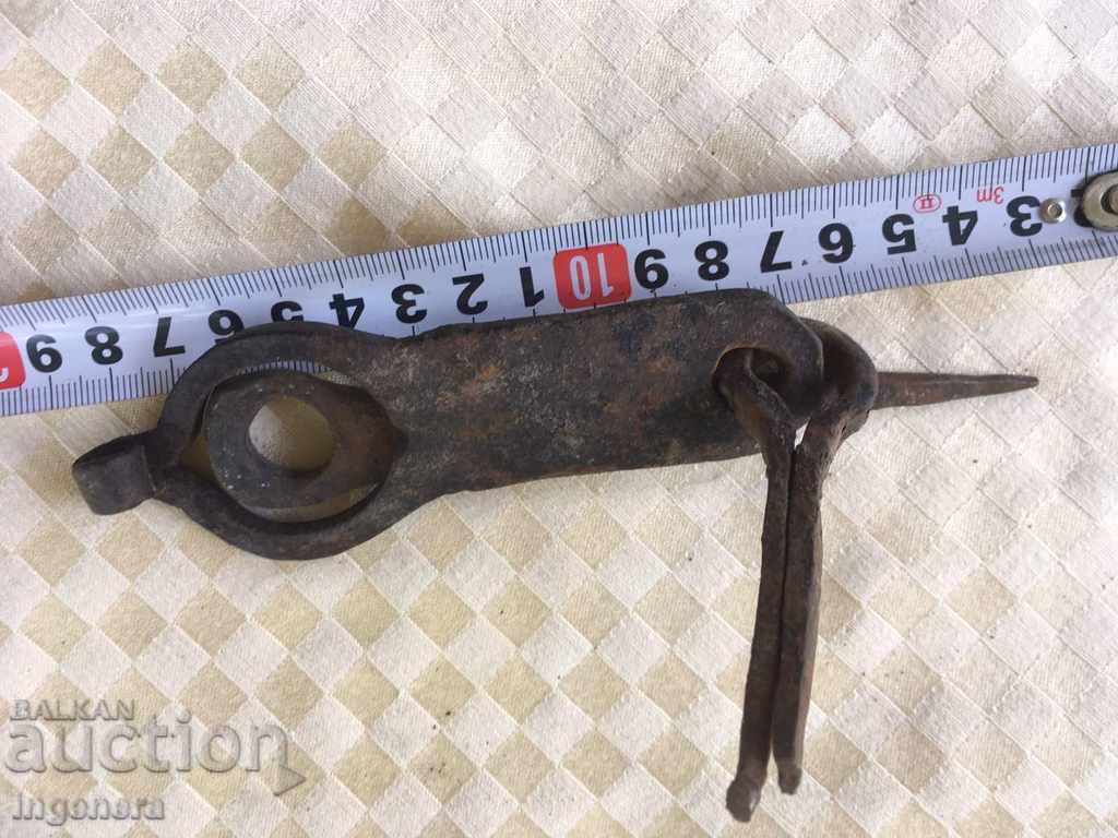 GATE LATCH OLD WROUGHT IRON IN TWO PARTS - 6 GATE LATCH OLD WROUGHT IRON IN TWO PARTS - 6