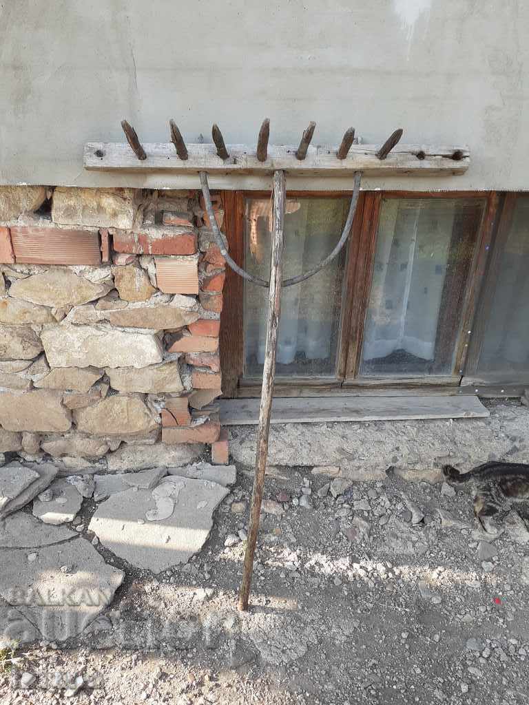 Ancient paddle with price 15.00 BGN | € 7.67 Ancient paddle with price 15.00 BGN | € 7.67