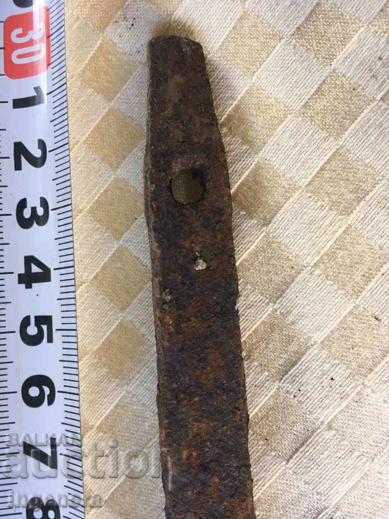 PENTĂ DE FIER VECHE UNEALTĂ FORJATĂ cu preț € 1.80 | 3.52 BGN