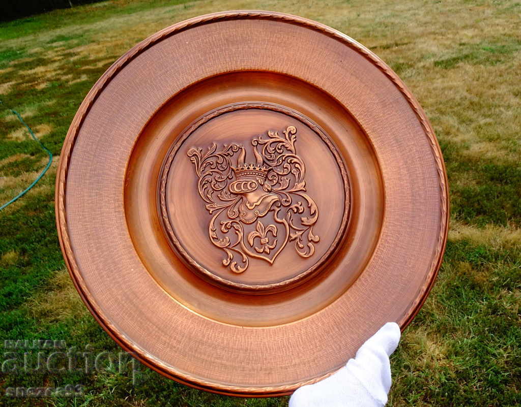 Copper panel 39 cm., wall plate Knight, crown, baroque Copper panel 39 cm., wall plate Knight, crown, baroque