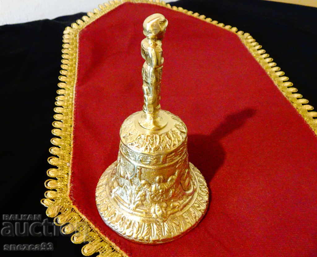 Auction  Hunting bronze bell with a hunter and dog figure