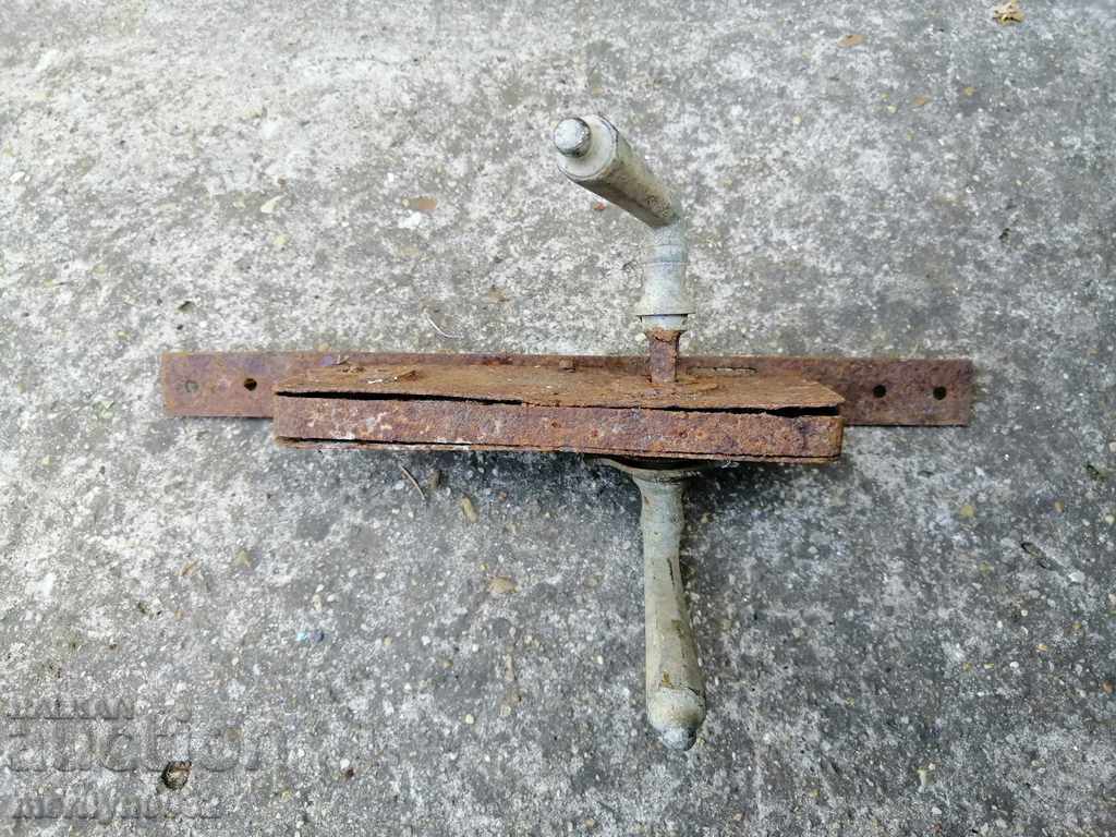 Old lock with bronze fittings Kingdom of Bulgaria with price 20.00 BGN | € 10.23 Old lock with bronze fittings Kingdom of Bulgaria with price 20.00 BGN | € 10.23