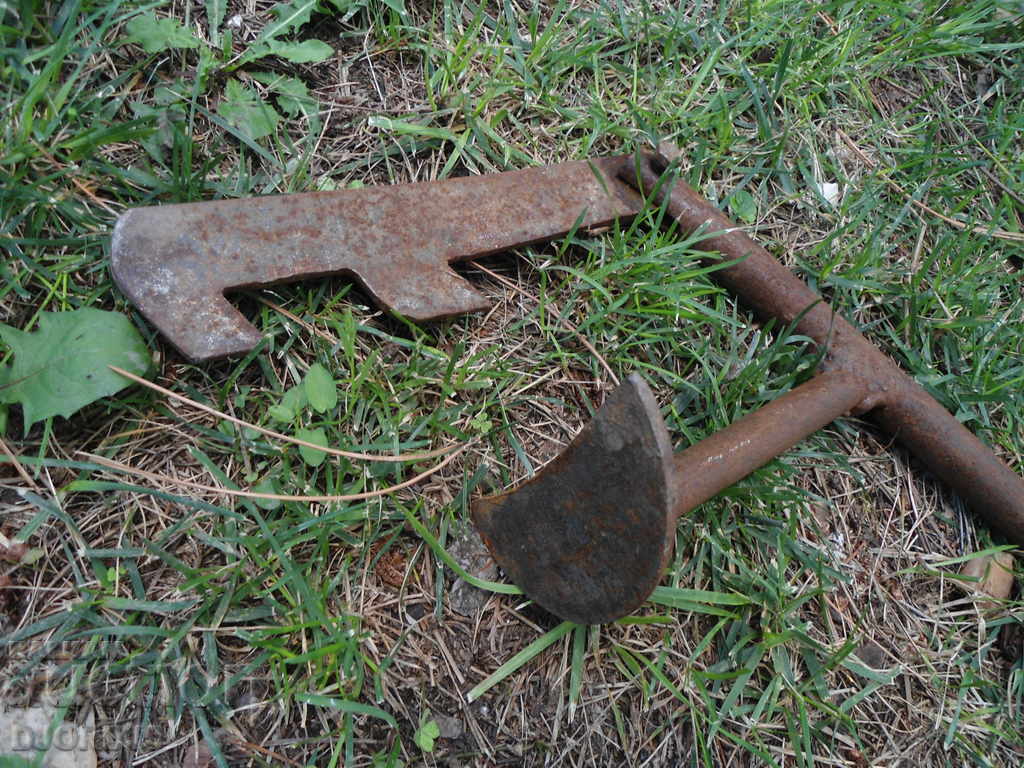 Παλιό εργαλείο αφαίρεσης ελαστικών με τιμή 7.00 BGN | € 3.58 Παλιό εργαλείο αφαίρεσης ελαστικών με τιμή 7.00 BGN | € 3.58