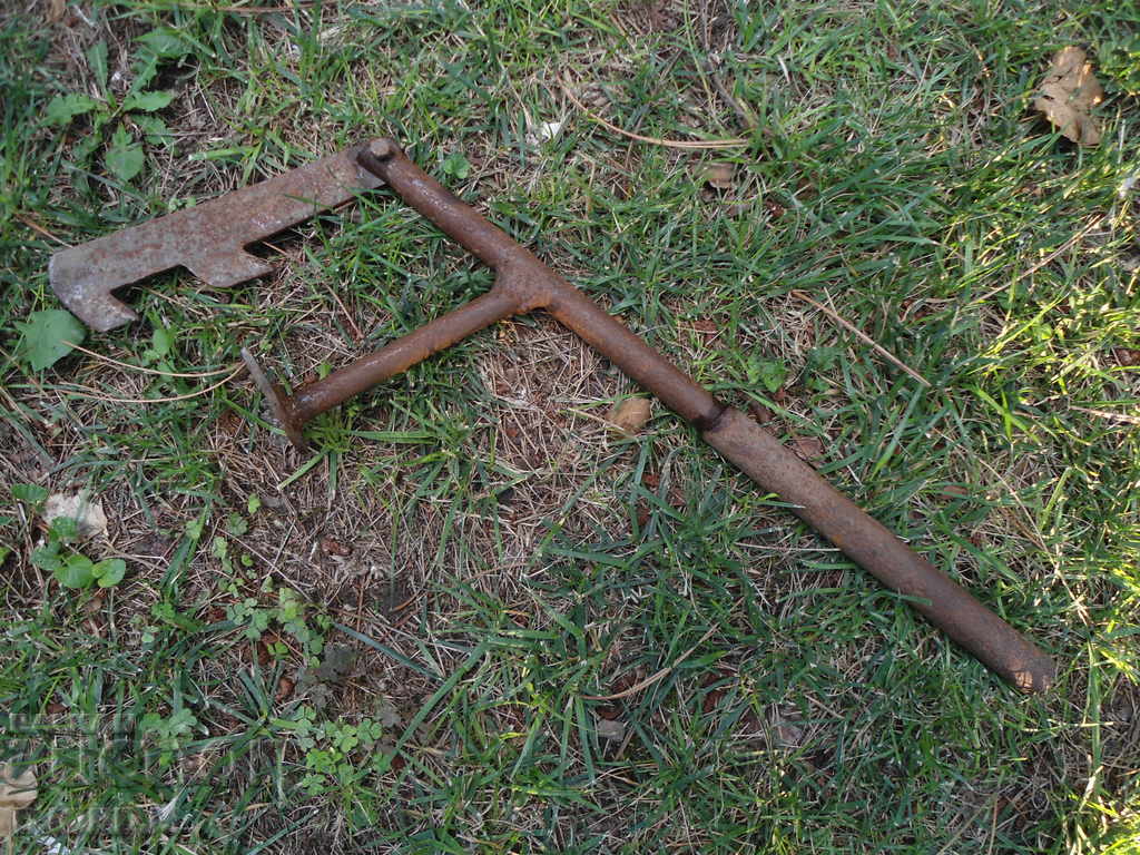 Old tire removal tool