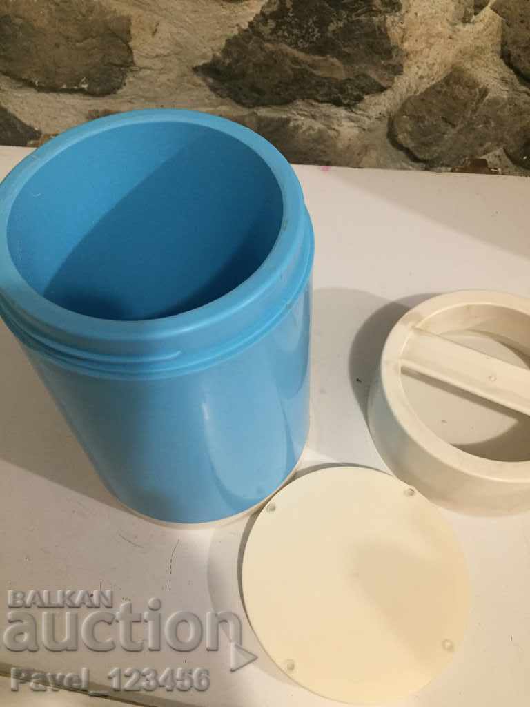 Licitație Termos vechi din plastic ???