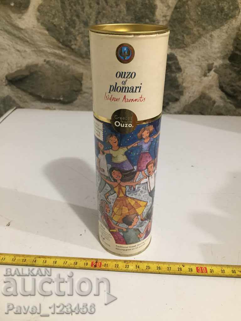 Παλιό μικρό χάρτινο κουτί από ούζο