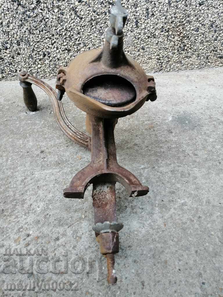 Old meat grinder, mincer with price 99.00 BGN | € 50.62 Old meat grinder, mincer with price 99.00 BGN | € 50.62