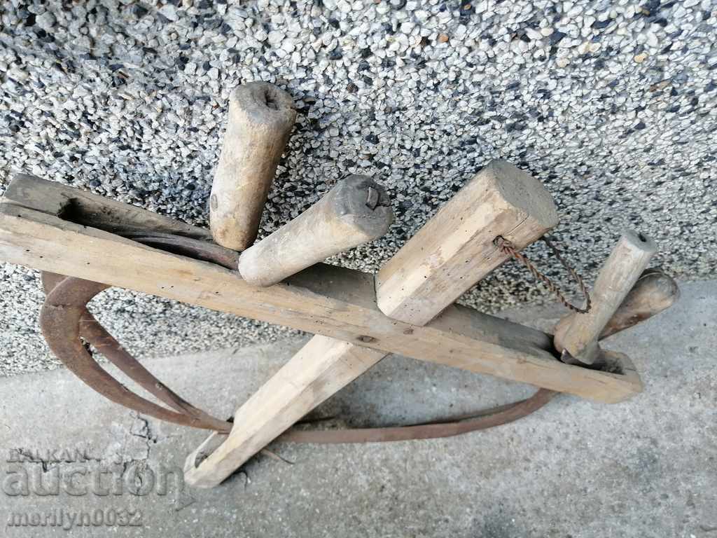 Stitches with a stapled coffin knife wrought iron blade - 6 Stitches with a stapled coffin knife wrought iron blade - 6